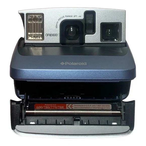 Vintage Poloroid One-600 Instant Camera (Tested in Excellent Working Condition)